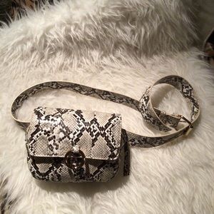 ☘️Lulu Dharma faux snake Fanny pack